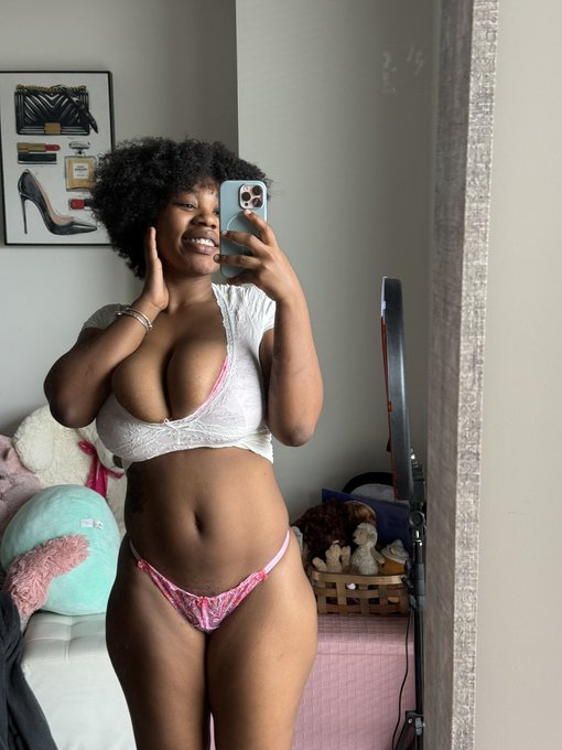 Watch skie 🩷's leaked NSFW photo on TwXstars