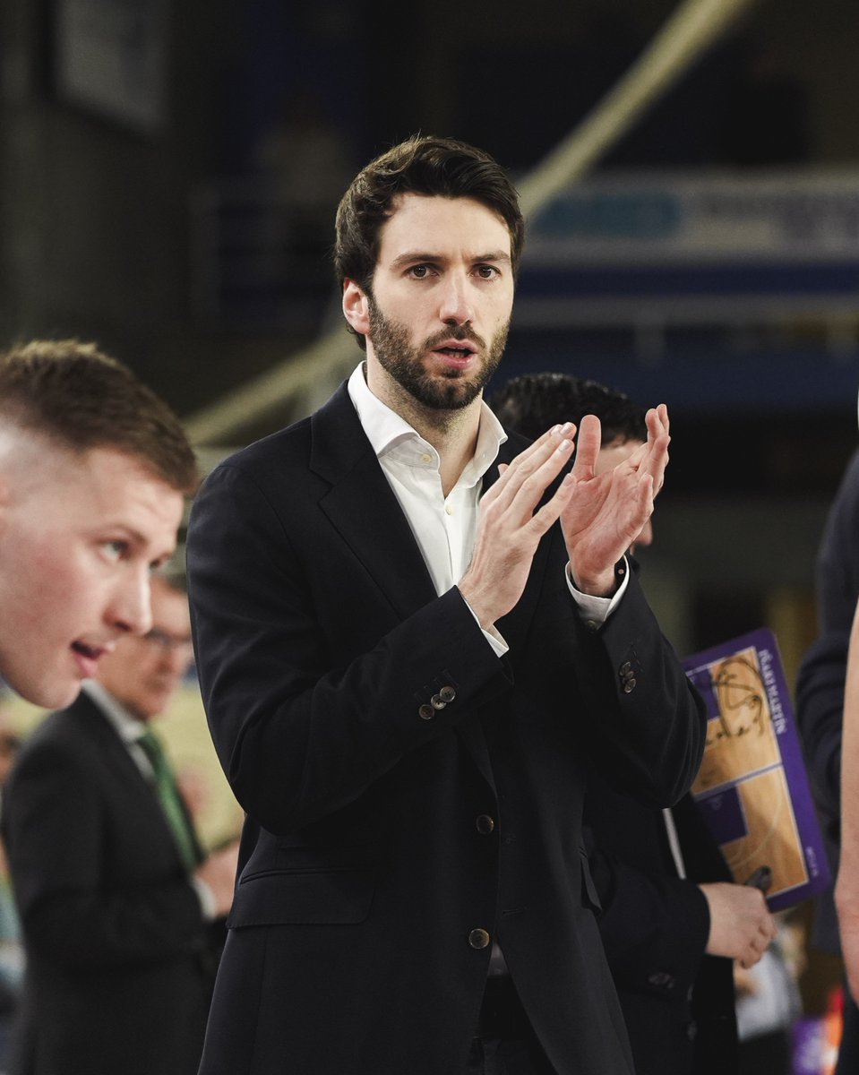 🏀 Alejandro Paniagua, segundo entrenador hasta ahora y técnico con un amplio bagaje en la entidad y experiencia internacional; junto con Álvaro Díaz, también técnico de la casa desde el día de su fundación, dirigirán al equipo hasta final de temporada.

<a href="/UEMC/">UEMC</a> #PucelaBasket