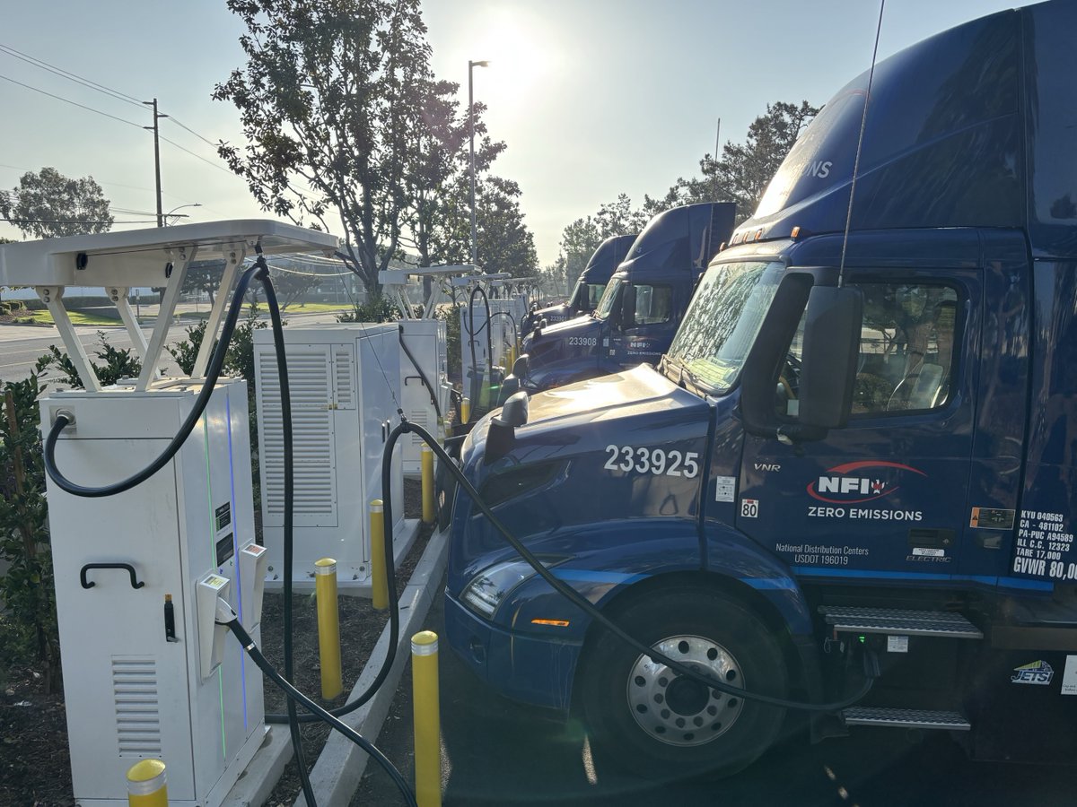Truck yeah! Our team opened a new charging depot with 10 dedicated charging ports, capable of supporting our customer NFI’s fleet of nearly 90 electric Class 8 trucks.

Add it to the 10 million+ electric miles powered by Prologis Mobility! Learn more: nfiindustries.com/about-nfi/news…