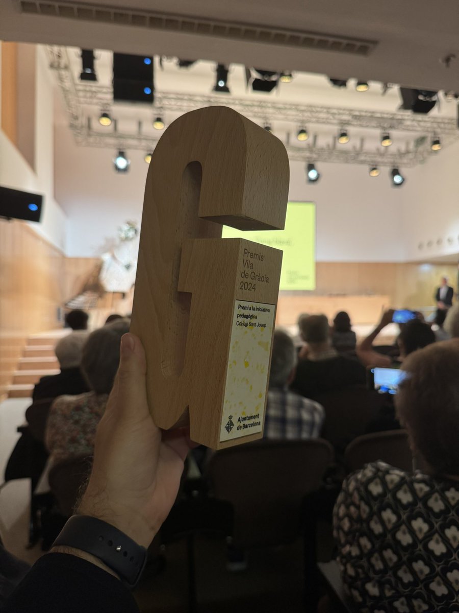 El Sant Josep recull aquesta tarda el premi a la Innovació dels Premis Vila de Gràcia per la iniciativa de 4ESO PLUS.

<a href="/AFASantJosep/">AFA St Josep Gràcia</a>