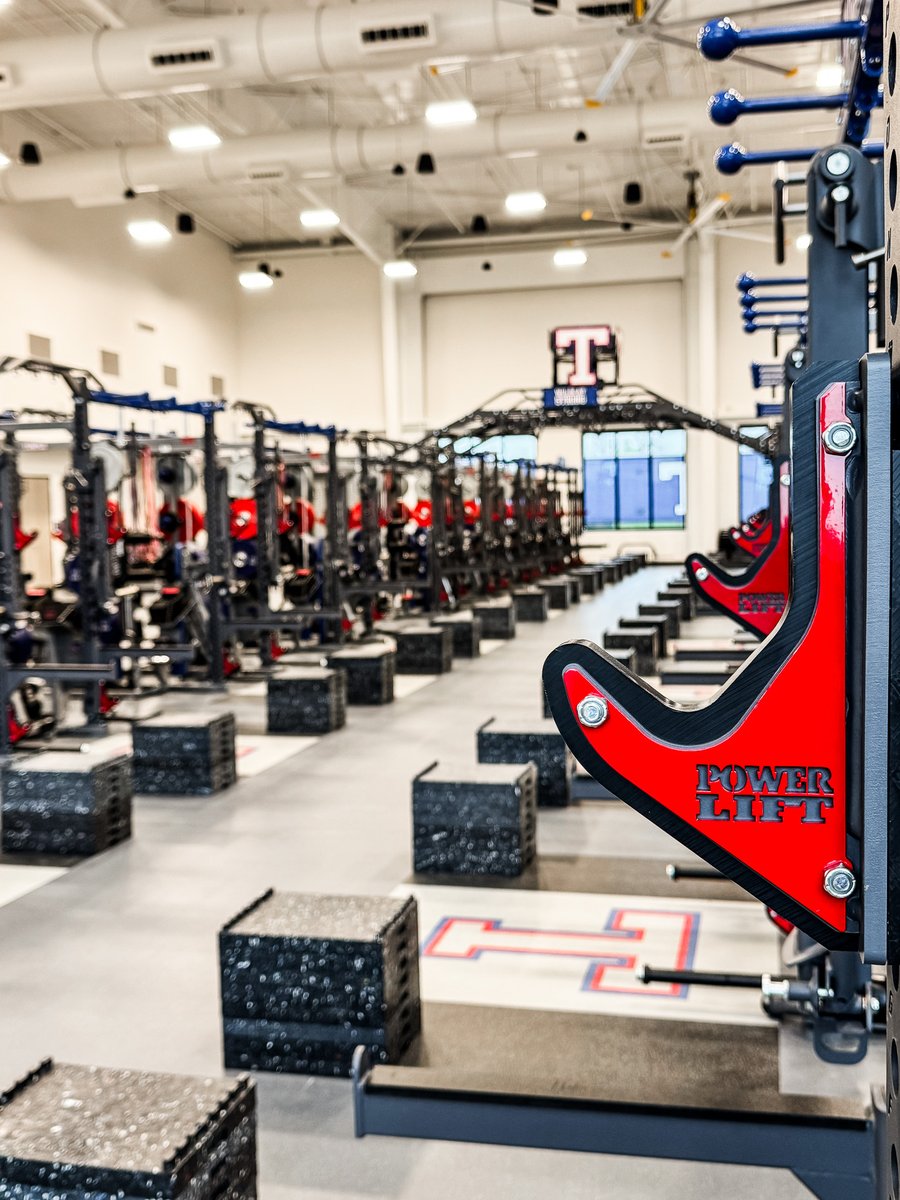 power_lift's tweet photo. Temple High School went all out with this space, and we can’t wait to show you the rest of it💥

Stay tuned for the full look.

@powerlift_tx | @templewildcats | @PBMstrong 

#TempleHighSchool #PowerLiftProud #PowerLiftBuilt https://t.co/ayqmWuMtO8