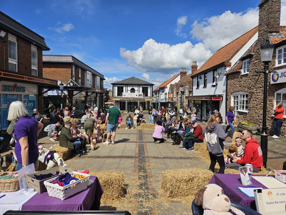The JIGSAW Thornbury Charity Dog Show is just around the corner! 🐾 On Saturday 3rd May, we’re kicking off with some fun-filled doggie competitions. 
It’s a day for dog lovers of all ages – whether you’re entering or cheering from the sidelines, there’s something for everyone! 🐶