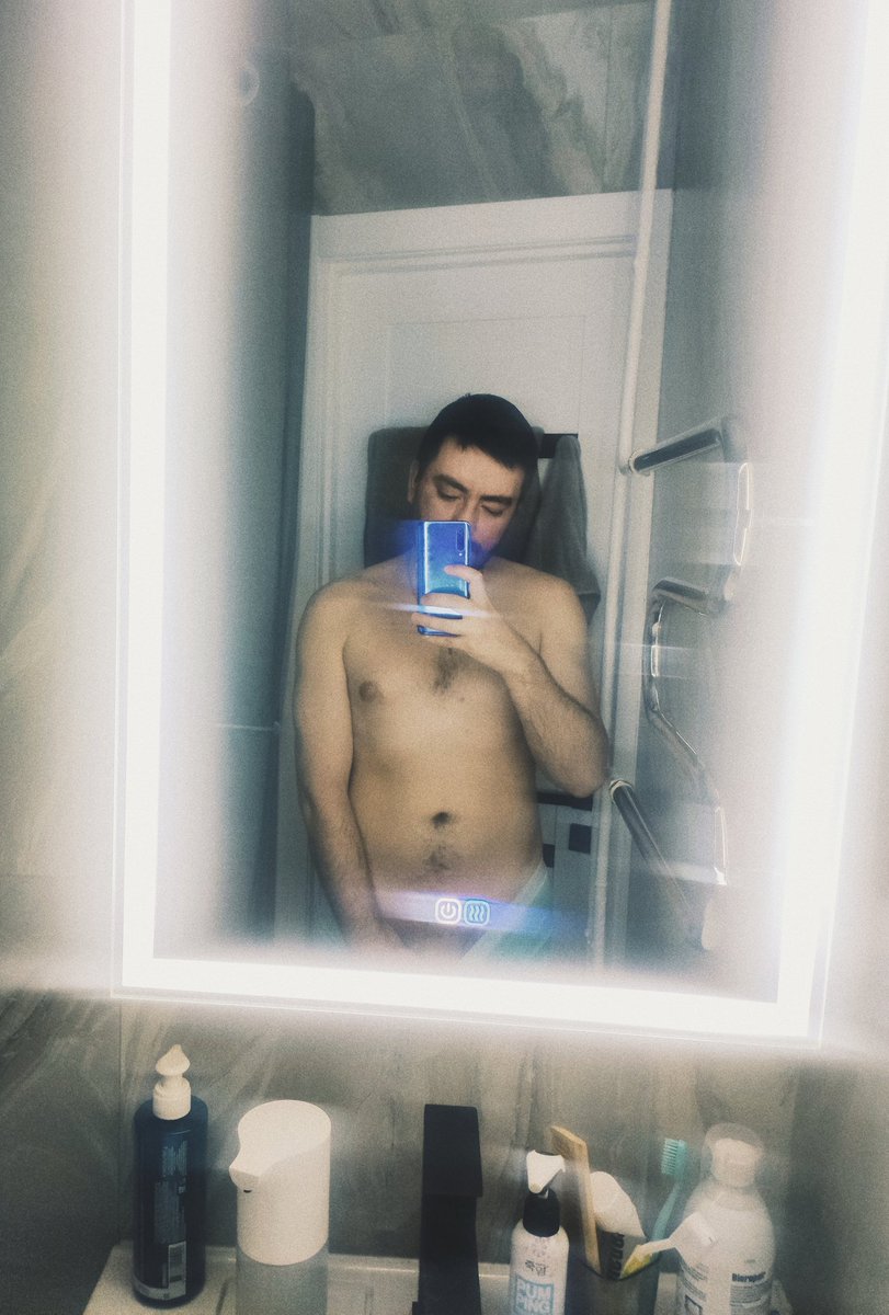 fatalist_really's tweet image. Нажми на сенсорную кнопку чтобы меня включить 😅, 
Включаемся в #нюдсочетверг