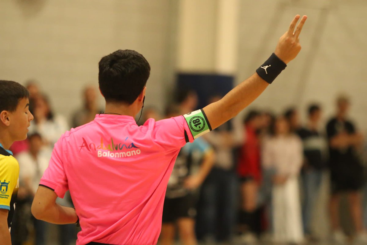 ✌️¡El segundo día de este #CADEBA25 𝐼𝑛𝑓𝑎𝑛𝑡𝑖𝑙 marcha a todo ritmo!

A lo largo de la tarde conoceremos qué equipos pasarán a las fases finales masculina y femenina 😱

🔍 ¡No te pierdas los resultados de los partidos! 👉 rfebm.com/competiciones/…

#BalonmanoAndalucía