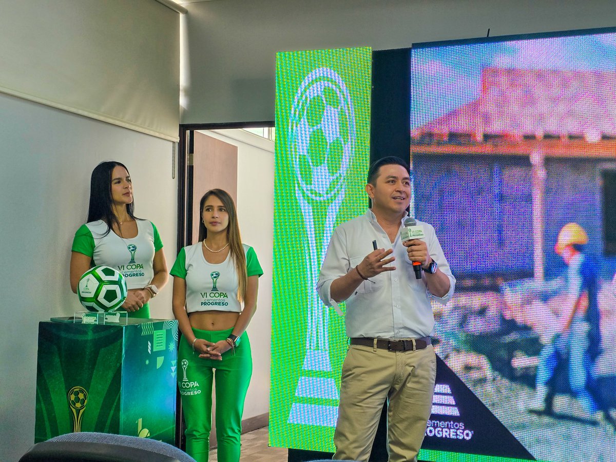 CentraNewsGT's tweet image. ¡Arranca la emoción del fútbol con propósito! ⚡️⚽️

La VI Copa #CementosProgreso ya está aquí y viene con todo: pasión, goles, unión familiar y grandes premios.
Este torneo es más que fútbol: es una celebración para los maestros de obra, albañiles y trabajadores de la…