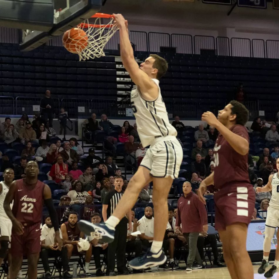Joe_Knows_News's tweet image. ๐ช Transfer Portal Prediction ๐ช
Riley Allenspach > George Mason
The sophomore center for Samford averaged 7.8 points, 3.0 rebounds, and 0.7 assists per game this season, shooting 57.5% from the field and 48% from three.
๐พ๐