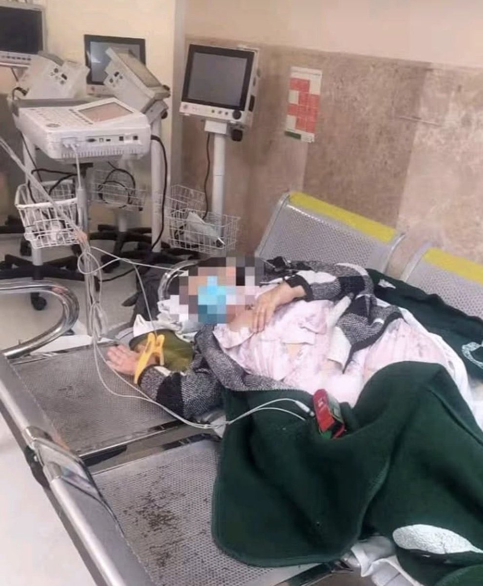 El <a href="/Tu_IMSS/">IMSS </a> de #Dinamarca 
Área de urgencias Clínica #1 en Villa de Álvarez en Colima.
¿Aquí no llegan los camiones de 10 millones de pesos de <a href="/AndreaChavezTre/">Andrea Chávez</a> ? 

<a href="/SolesitoDeMZO/">Solesito</a>