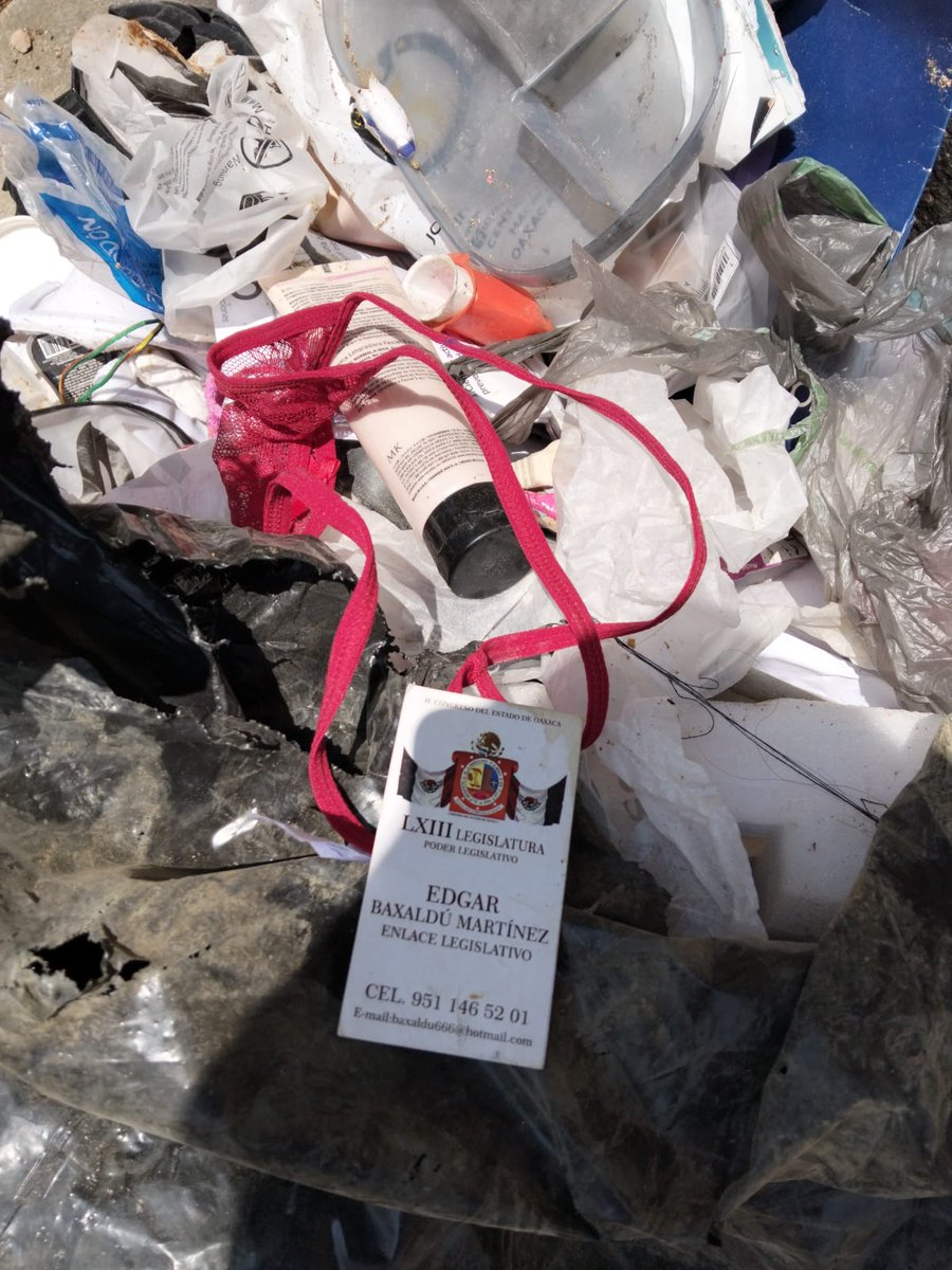 SantaLucia_Ayto's tweet photo. El servicio de recolección de Residuos Sólidos Urbanos se realiza diariamente bajo los días establecidos. Sin embargo, sigue la mala cultura de echar su basura a la calles en la cual encontramos indicios de sus posibles dueños, como el Sr. Edgar Baxaldú Martínez. https://t.co/JPbTUo3E7l