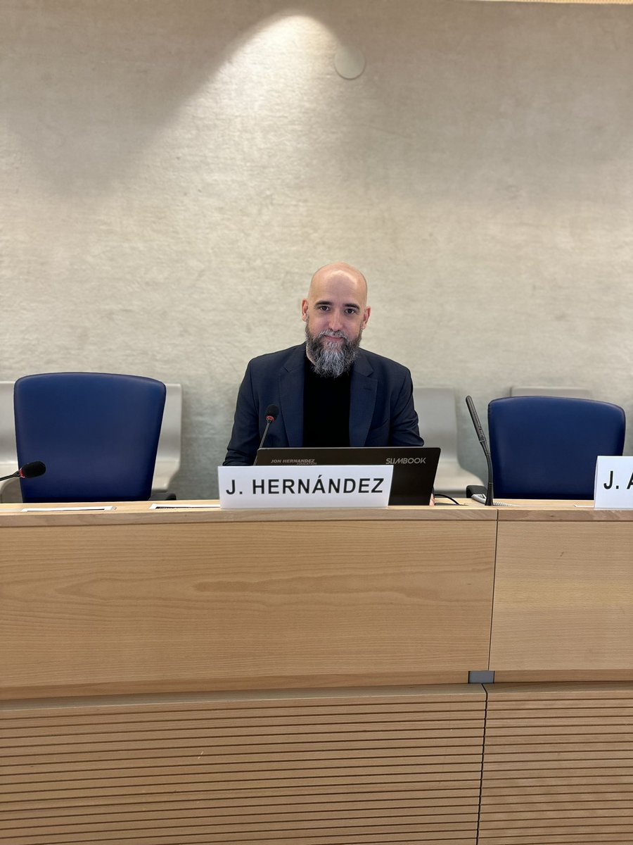 JonhernandezIA's tweet image. He tenido el placer de participar como ponente invitado en la sede de @UNGeneva ONU dentro del Foro de la Alianza de Civilizaciones, para hablar de Inteligencia Artificial. 

Quise aportar mi granito de arena mostrando cómo la IA está impactando al mundo. 

Compartí cómo esta…