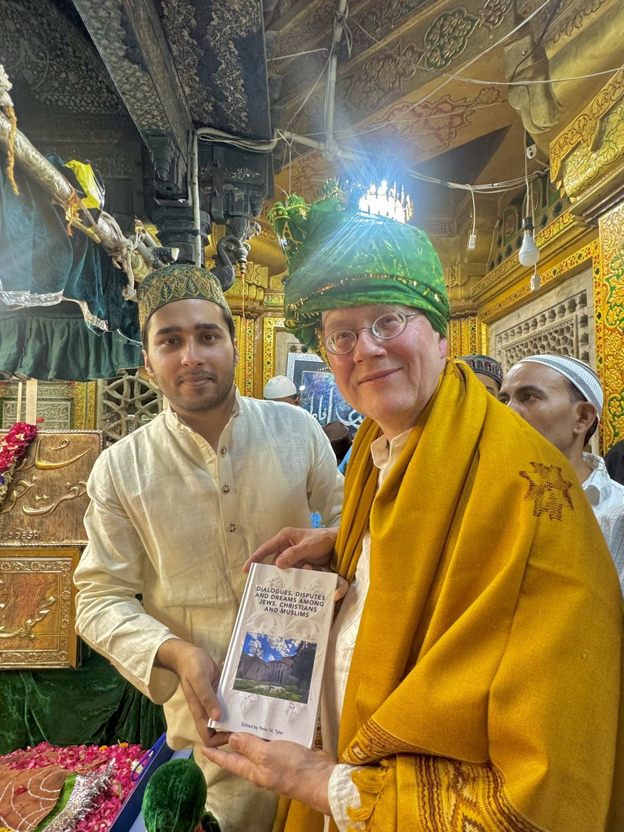MurshidNizami's tweet photo. An idea of writing this book was given by Pope Francis, My friend Peter Tyler presented this book here in Dargah Sharif that have my article in it and prayed for Pope Francis.

#nizamuddinauliya #nizamuddindargah #popefrancis #syedmurshidnizami #qawwali #dua https://t.co/Opskea6KzM