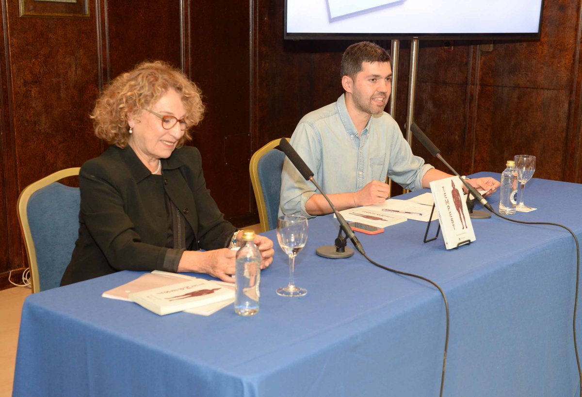 AraguaneyFund's tweet photo. A escritora valisoletana Pilar Salamanca presentou esta tarde a súa novela Tempest (Círculo Rojo, 2023) na sede da Fundación Araguaney-Puente de Culturas

Baseado en feitos reais, o libro retrata o exterminio da poboación indíxena da Patagonia chilena a finais do século XIX. https://t.co/oE5sCsrTLg