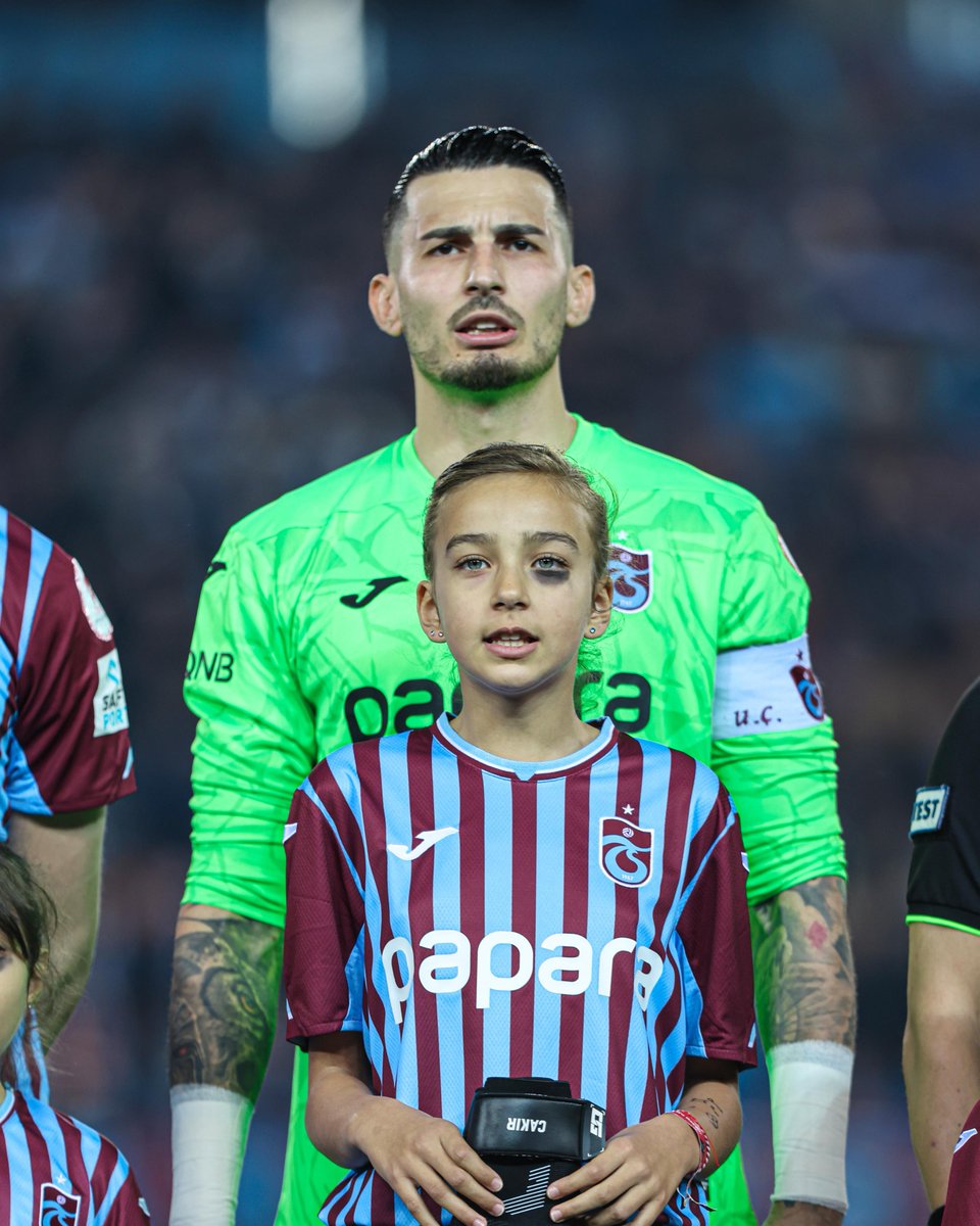 Trabzonspor's tweet image. Unutulmayacak gözündeki 𝐢𝐳𝐢.
Unutulmayacak ismi.
Unutulmayacak Ahmet Minguzzi 🖤