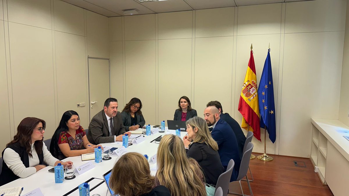 Embajada de Guatemala en España junto a la Viceministra Claudia Peneleu y el BID se reunión con la Sec. Estado de Migraciones, Pilar Cancela, para fortalecer la cooperación bilateral en movilidad laboral <a href="/SEstadoMigr/">Secretaría de Estado de Migraciones</a> <a href="/MINTRABAJOGuate/">MINTRAB</a> @el_bid