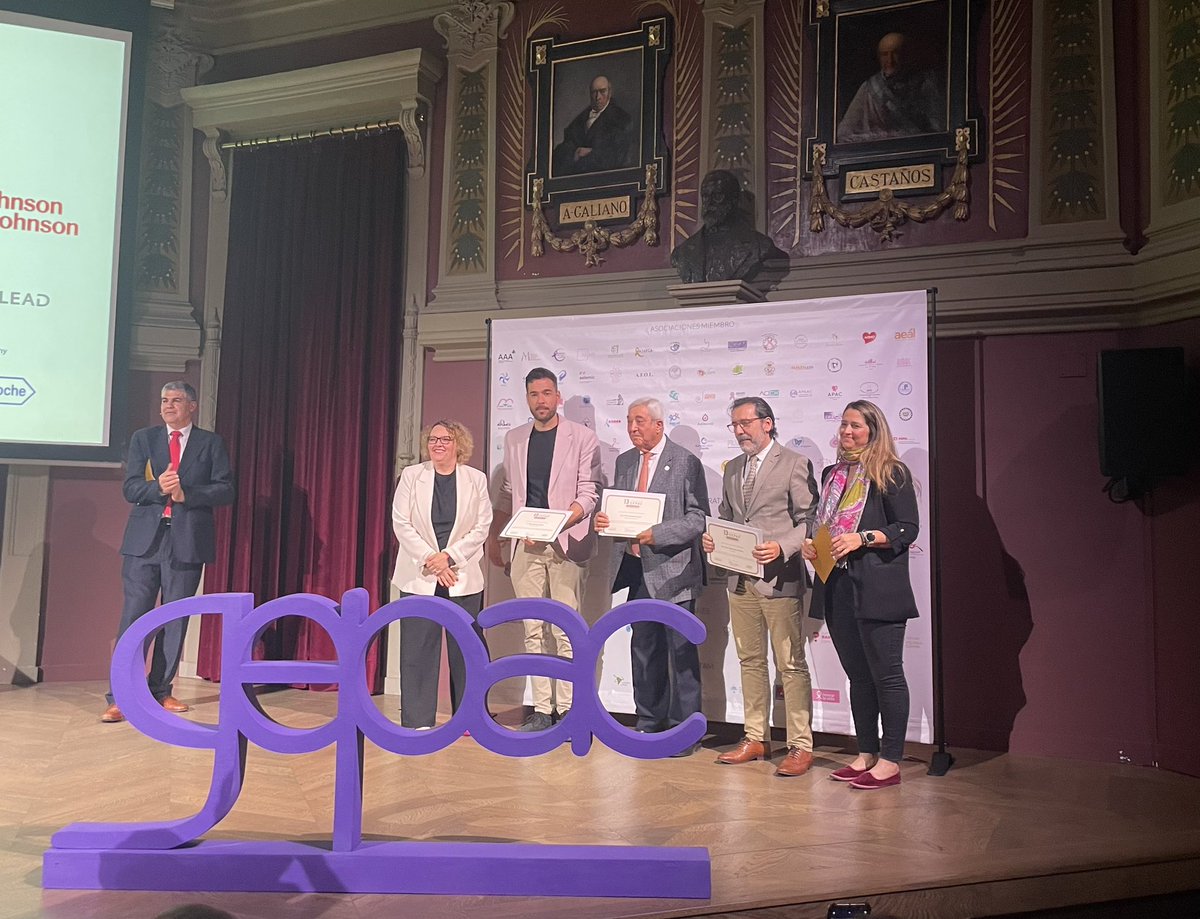 El Dr. César A. Rodríguez, presidente de <a href="/_SEOM/">SEOM</a> ha resultado ganador en la categoría "Profesional de la salud más relevante en el ámbito oncológico". 🏆
 
Le han acompañado como finalistas dos grandes profesionales, <a href="/martuki_v/">Marta Villarino</a> y <a href="/EnfermeroEnred/">Pedro Soriano</a>.

¡Enhorabuena y gracias por
