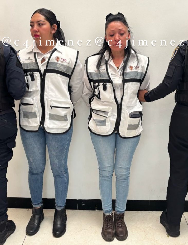 c4jimenez's tweet image. CUIDADO!
Son los falsos trabajadores de @SSalud_mx q andan así: extorsionando pollerías, carnicerías, cremerías…
Dicen q van a clausurar por no cumplir requisitos de @COFEPRIS 
Agentes de @SSC_CDMX detuvieron a estas 2.
Si ubica a los otros, denúncielos!

El caso #C4EnAlerta