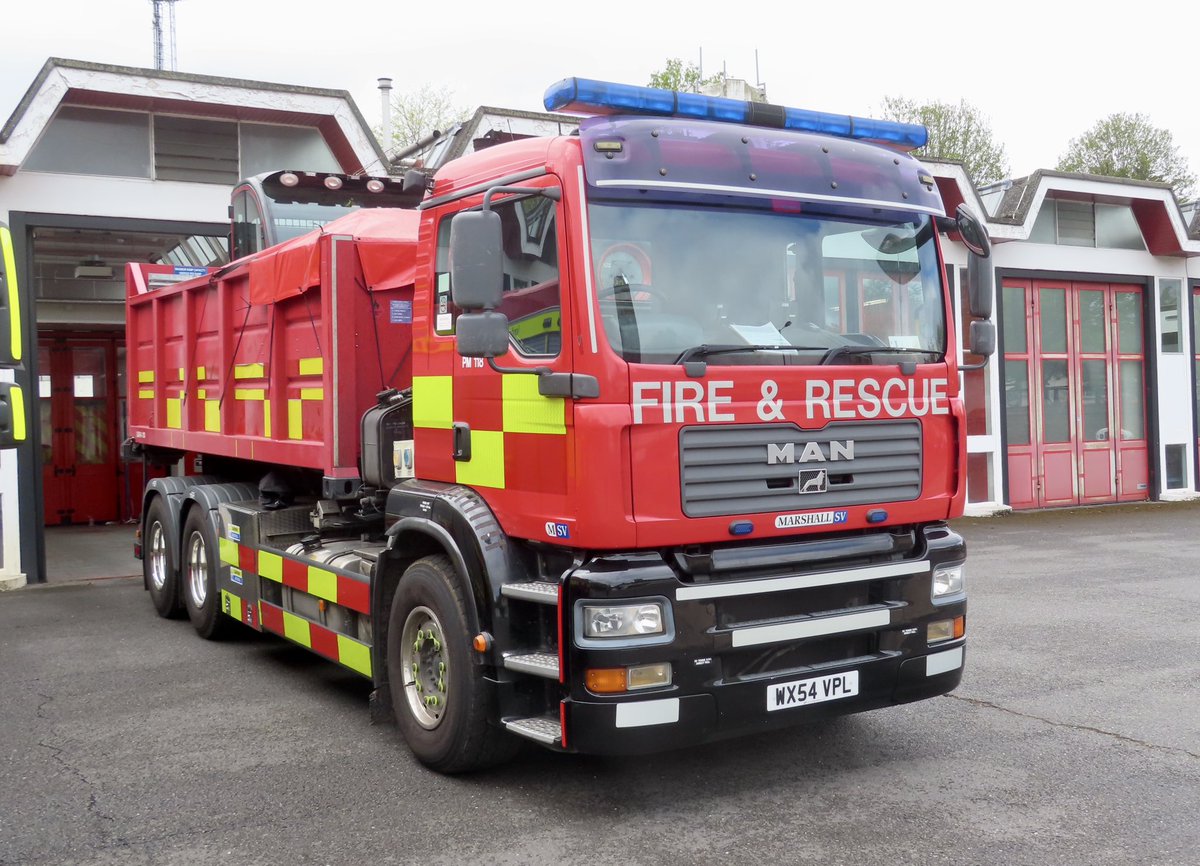 London Fire Brigade - Croydon Fire Station 
A very nice visit to Croydon station to see their fleet, H311, H312, H316 &amp; PM118 🚒 📷 
Many thanks to the firefighters for moving them out for me!! 👍🏻
