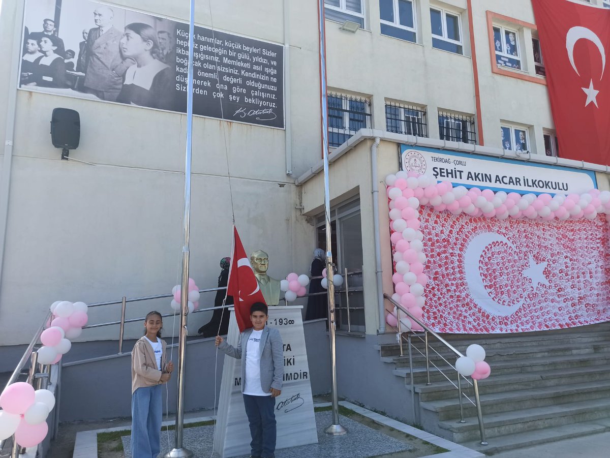 ak_sehit's tweet photo. 23 Nisan Ulusal Egemenlik ve Çocuk Bayramımız kutlu olsun.
#23NisanUlusalEgemenlikveCocukBayramı 🇹🇷🇹🇷 https://t.co/1fiWspRHEJ
