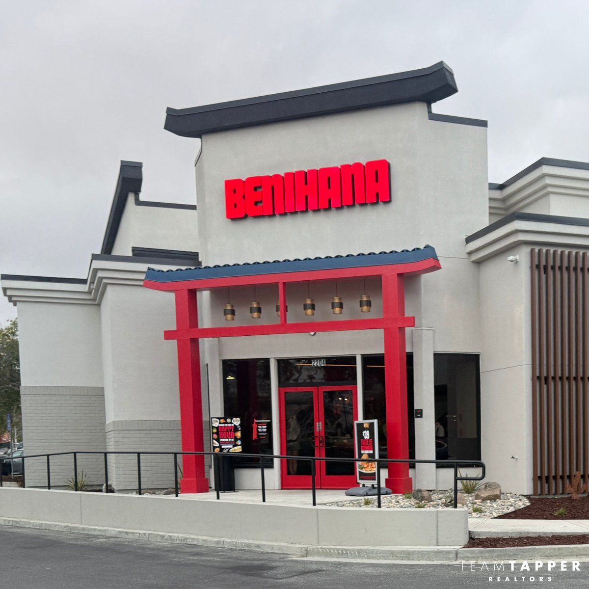 Over on the blog...
ehttps://teamtapper.com/blog/san-mateos-sizzling-new-addition-benihana-opens-at-bridgepointe/
CalRe #01240529
#blogpost #realestateblog #foodblog #localblog #localfood #newrestaurant #benihanarestaurant #SanMateo #SanMateoCounty #SanMateoRealEstate