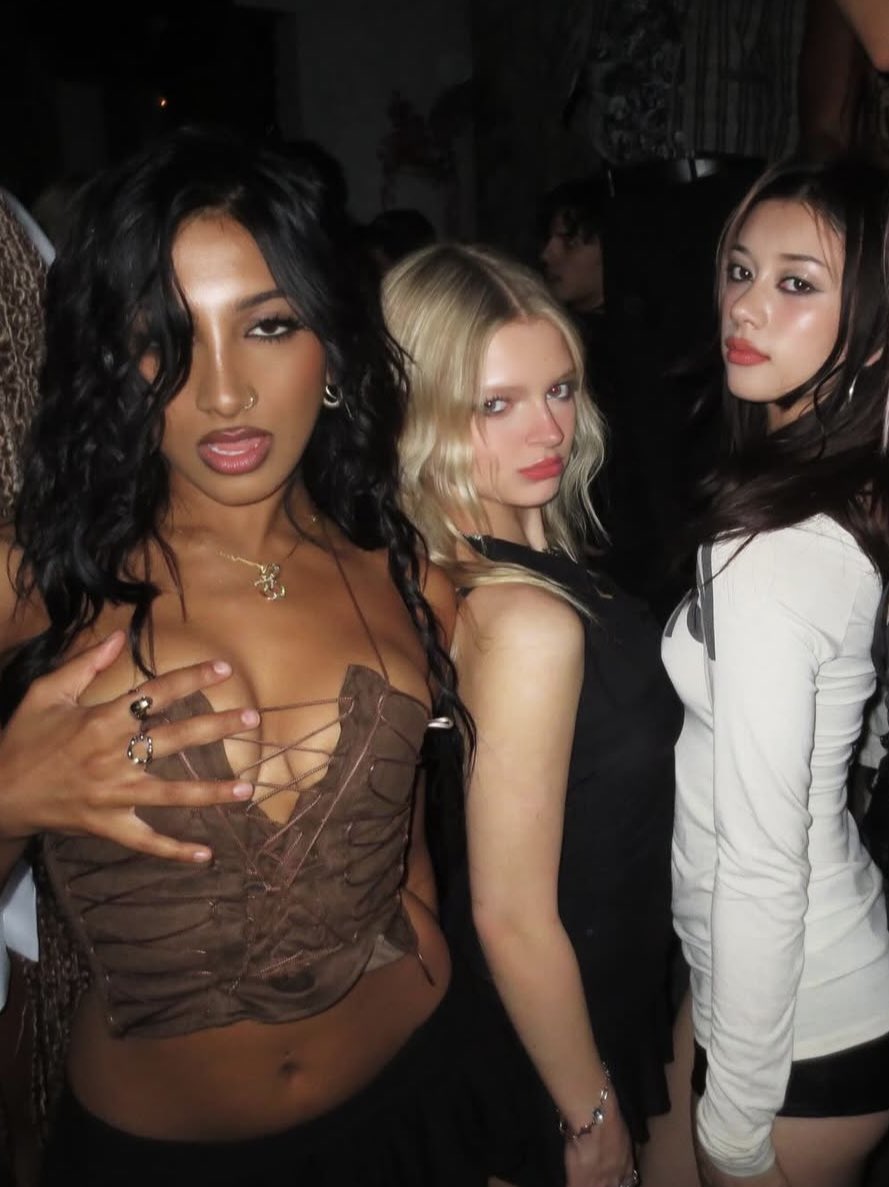 cvntzzzn's tweet image. ARE THEY CRAZY???