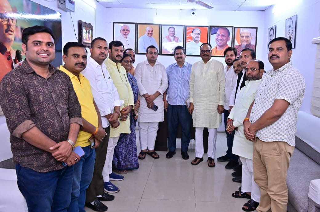 उपमुख्यमंत्री श्री <a href="/brajeshpathakup/">Brajesh Pathak</a> ने लखनऊ में आगामी "एक राष्ट्र - एक चुनाव" विषय पर आयोजित संगोष्ठी कार्यक्रम की तैयारियों के संबंध में आयोजित बैठक को सम्बोधित किया।

#OneNationOneElection