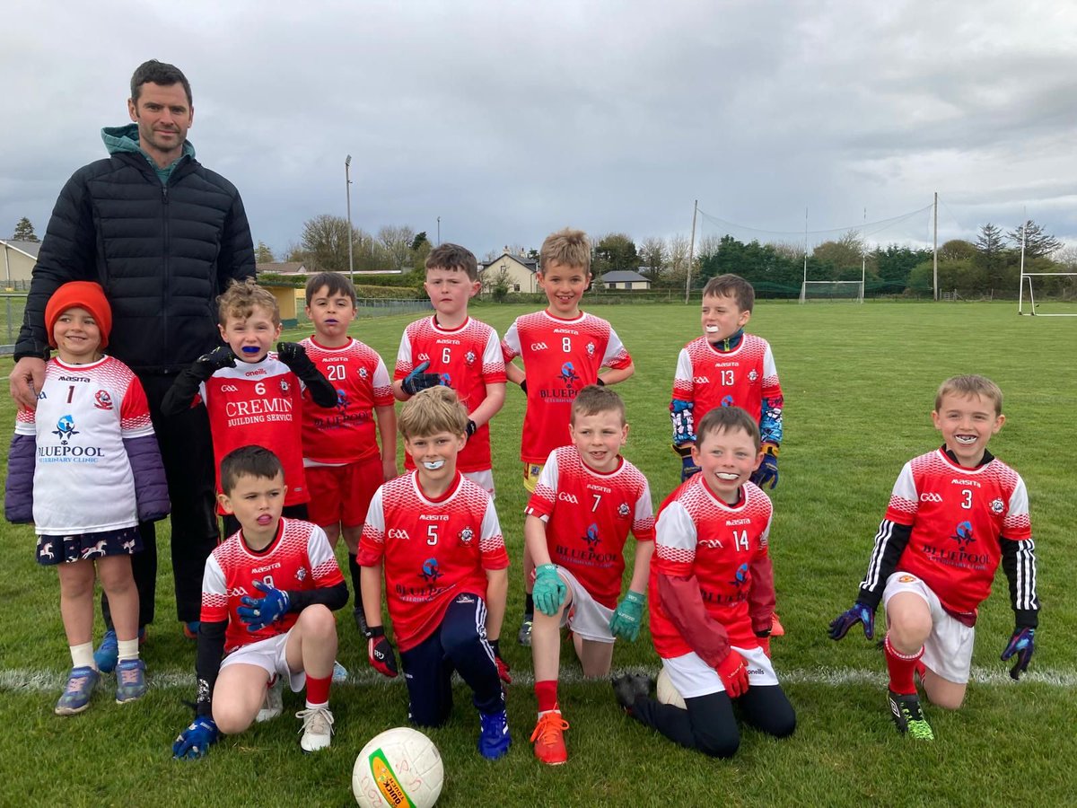 Thank you to Eamonn O Flynn and Bluepool Veterinary Clinic Kanturk for sponsoring the U8 jerseys. Wishing Bluepool Veterinary Clinic and our U8s all the best for the future !