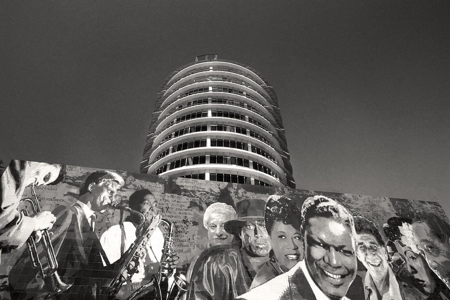 The iconic "Hollywood Jazz 1945 - 1972" mural on the south wall of Capitol Studios. Can you name all of the artists painted by #RichardWyattJr? 
📸: Andy Moine