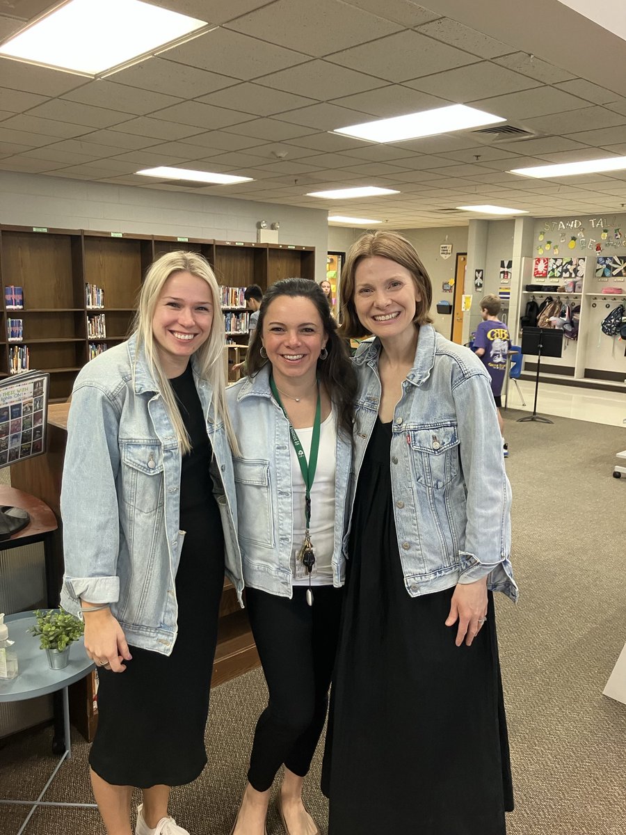 Sometimes when you work with people long enough, you start dressing alike. (AND on the same days, too!) 😂🤪👯‍♀️👯‍♂️