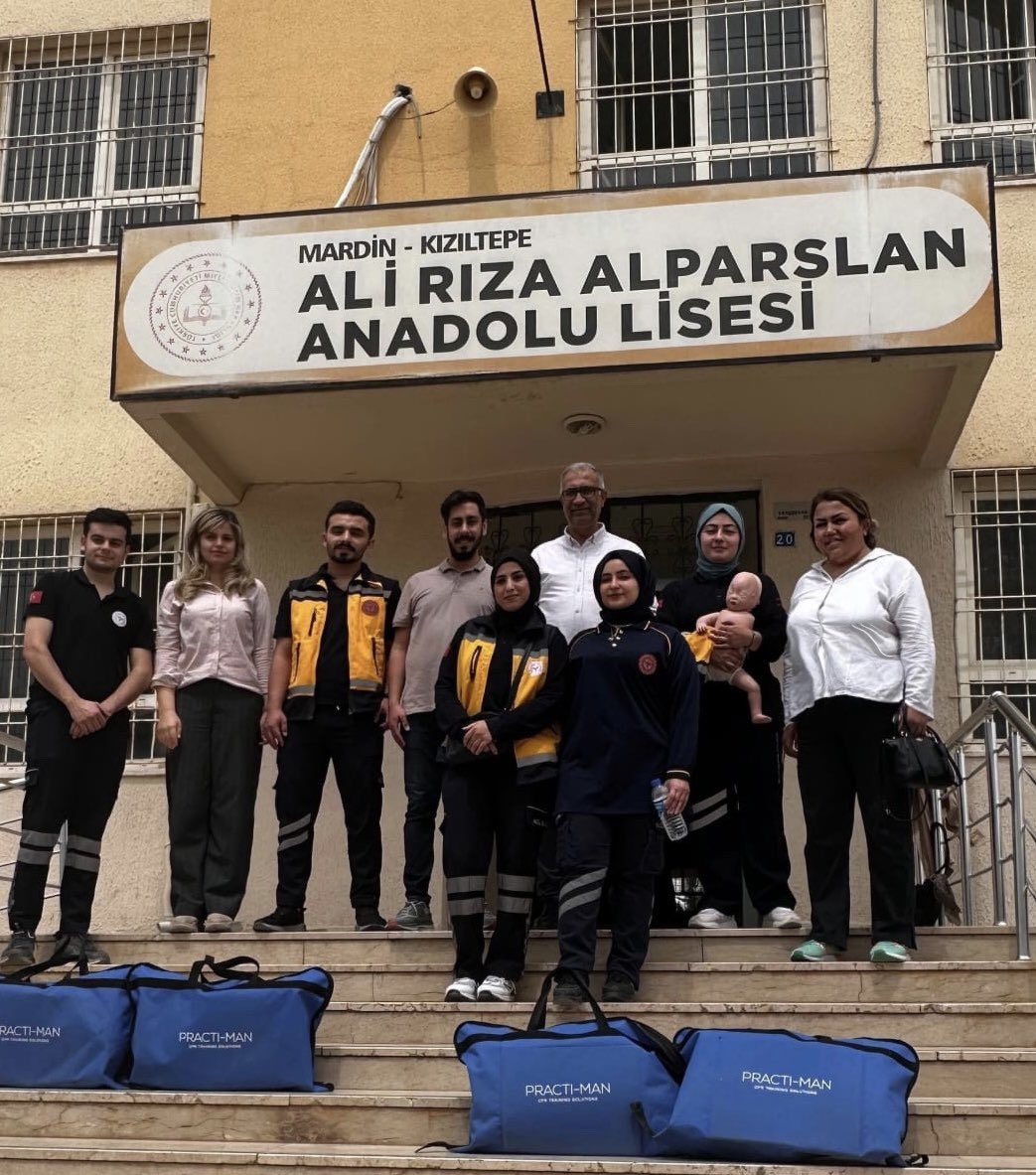 🩸Doğru ilk yardım hayat kurtarır!🩸
Okulumuzda kalpten kalbe uzanan ilk yardım eğitimi verildi.
@MardinArtuklu Öğr. Gör. Murat Erten’e ve İlk ve Acil Yardım öğrencilerine teşekkür ederiz.
<a href="/tcmeb/">Millî Eğitim Bakanlığı</a> <a href="/Yusuf__Tekin/">Yusuf Tekin</a> <a href="/tuncay_akkoyun/">Tuncay Akkoyun</a> <a href="/ali_eyyupkoca/">Ali Eyyupkoca</a>
<a href="/kzltepekymkmlk/">kızıltepe kaymakamlk</a> <a href="/SuleymnAKIN/">Süleyman AKIN🇹🇷</a> <a href="/akadirgms/">Abdulkadir Gümüş</a>