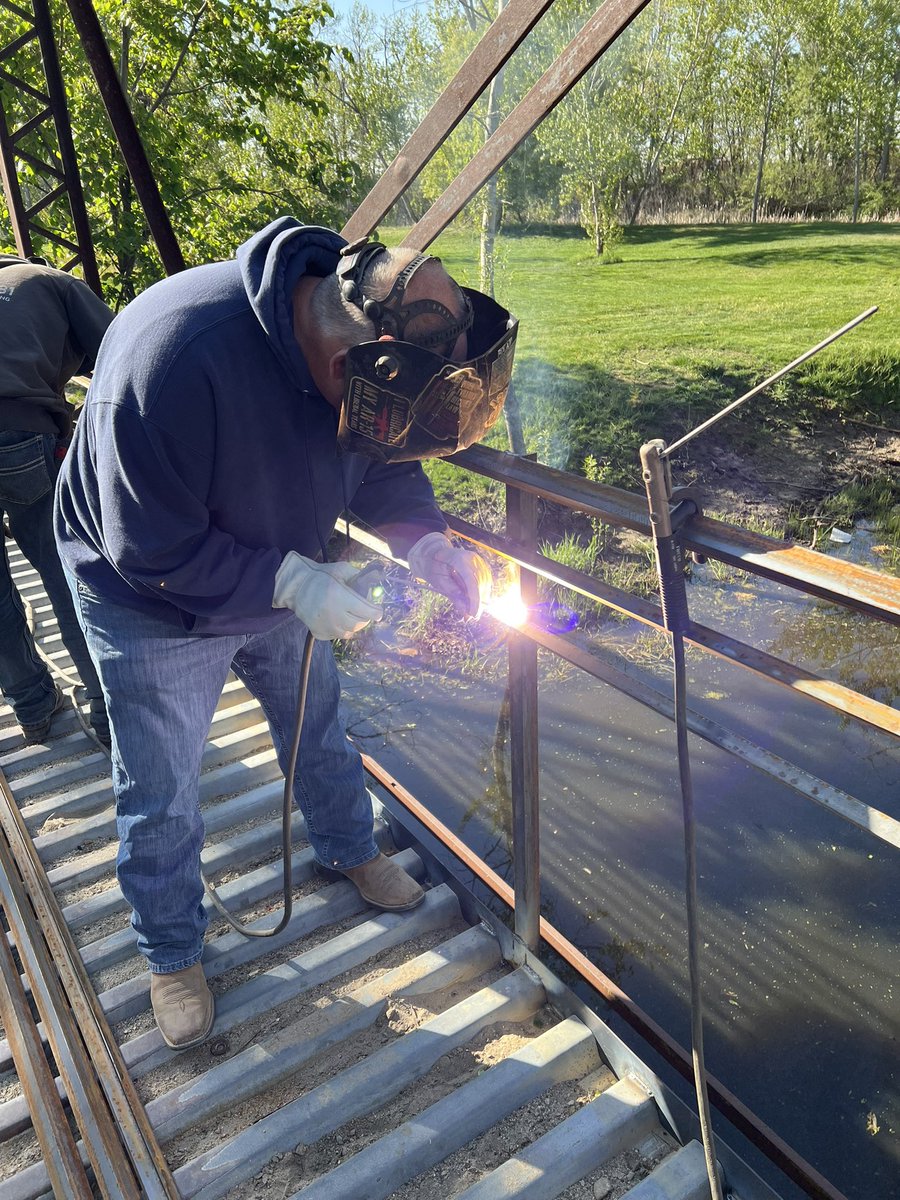 mayor_chadwick's tweet image. Today, I had the opportunity to burn some sticks and do some welding on our historic bridge we moved to Freedom Park from Horseshoe bend. I welded some of the handrails on the bridge.
The team at Bills Machine Shop are incredible metal workers, welders and fabricators. Their…