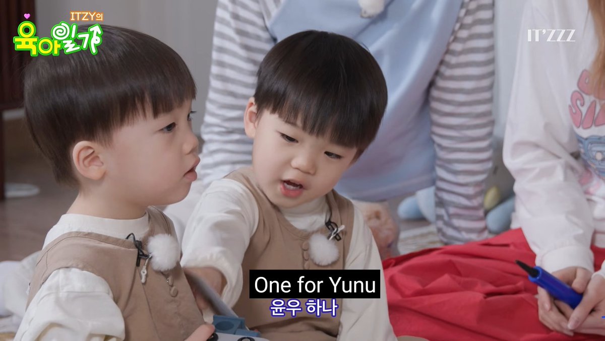 jojojoestar08's tweet image. awwwe he gave a card to his brother

#ITZZZ #ITㅋㅋㅋ #ITZY의육아일기