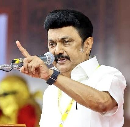 JKGogulBalaji's tweet photo. 🚨REPOST MAX🚨📢

தமிழக முதல்வர் திரு.@mkstalin அவர்களே, இந்திய திருநாட்டின் இறையாண்மையை சீர்குலைக்க 26 அப்பாவி மக்களை காஷ்மீர் பகல்காம்-ல் வைத்து கொன்றுகுவித்த பாகிஸ்தானிய இஸ்லாமிய அடிப்படைவாத லக்ஷர் - இ - தொய்பா பயங்கரவாதிகளையும், பாகிஸ்தானுக்கும் தக்க பதிலடி கொடுக்க ஒட்டு மொத்த நாட்டு மக்களுடைய ஒற்றுமையோடு இருக்க வேண்டிய இந்த சமயத்தில். இந்திய மக்கள் கொதித்து போயிருக்கும் இந்த சமயத்தில், இந்திய இராணுவத்தையும், இந்திய அரசின் மீதும், நாட்டின் இறையாண்மையை எதிர்த்தும், நகைத்தும், பழித்தும் சமூக ஊடகத்தில் பதிவிடுபவர்களை எந்த விதமான வித்தியாசமும் இல்லாமல் கைது செய்து சிறையில் அடைக்க நடவடிக்கை எடுப்பீர்கள்? அல்லது எப்பொழுதும் போலவே கண்களை மூடி கொண்டு இருப்பீர்களா? 

இப்படி பட்டவர்களை என்ன செய்ய போகிறீர்கள்? மக்களின் ரத்தம் கொதித்து கொண்டு உள்ளது. நிச்சயம் தமிழக அரசு பதில் சொல்ல வேண்டும்.

அப்படி பட்ட கருத்துகளை பதிவிடுபவர்களை கீழே "COMMENT" -ல் இணைக்கவும் நிச்சயமாக @tnpoliceoffl மற்றும் @NIA_India நடவடிக்கை எடுப்பார்கள்.

இந்தியர்களாக ஒற்றுமையாக இருக்கவேண்டிய மிகவும் முக்கியமான தருணம், அரசியல் கலைந்து ஒன்றுபட்டு வென்றுகாட்டுவோம்.

🇮🇳 ஜெய் ஹிந்த்!

@HMOIndia @adgpi @IAF_MCC @indiannavy 

#India #Tamilnadu #Pahalgam #War