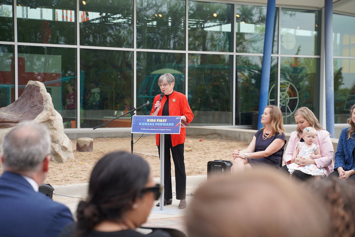 Governor Laura Kelly tweet media