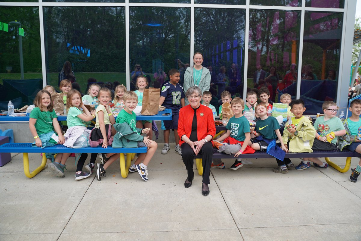 Governor Laura Kelly tweet media