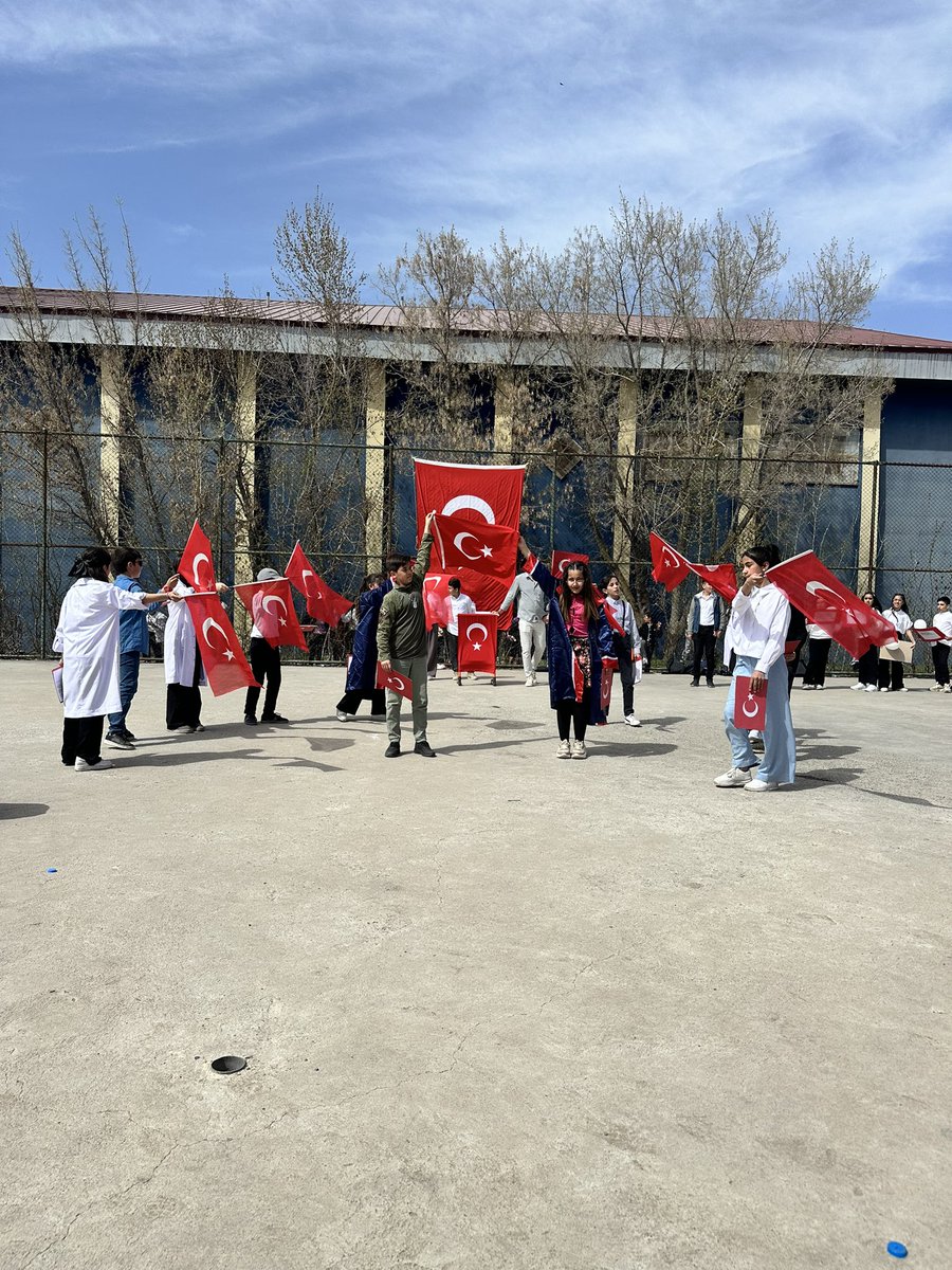 23 Nisan Ulusal Egemenlik ve Çocuk Bayramı okulumuzda çoşkuyla kutlandı. @AgriValilik <a href="/agrimem/">AĞRI MEM</a> <a href="/hasan_kokrek/">Hasan Kökrek</a> <a href="/aatilla04/">Abdullah Atilla</a>
