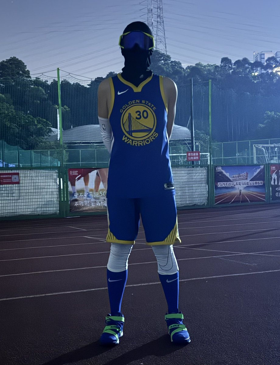 穿上勇士就得足够勇士