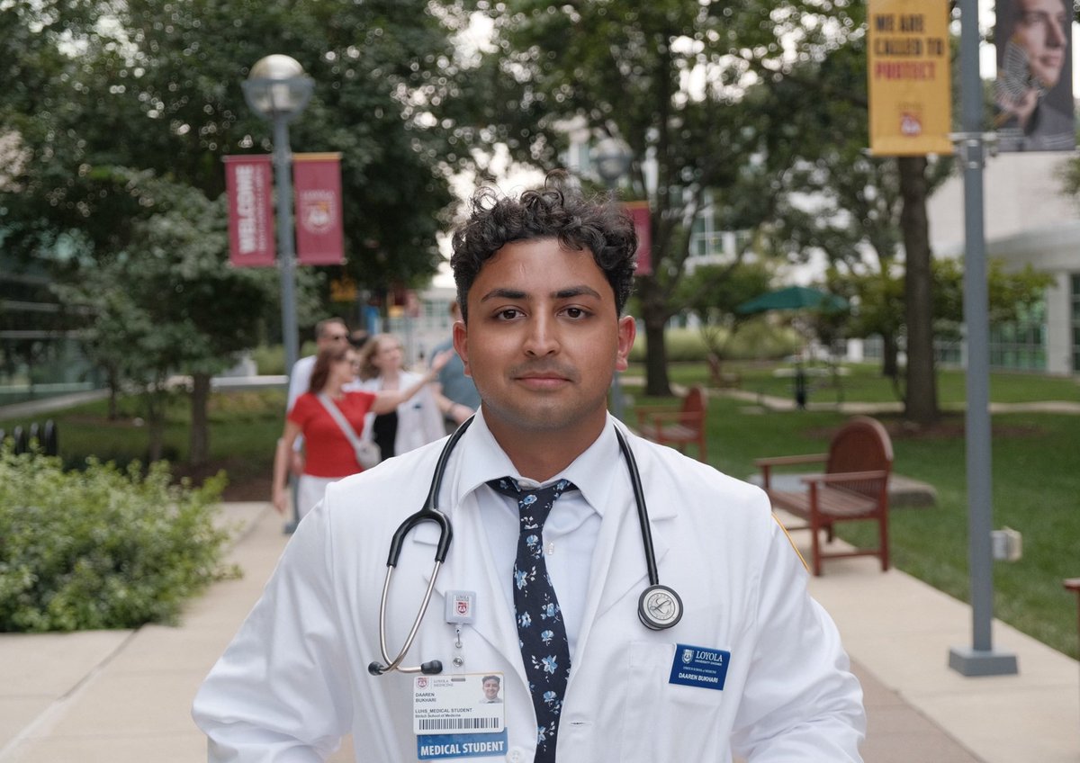 M1 Class VP Daaren Bukhari models leading with empathy. An impactful initiative that emerged from Bukhari’s leadership was the Mental Health Town Hall, a student-led event for M1s aimed at normalizing mental health conversations within medicine. Read more: bit.ly/3GoBZk2