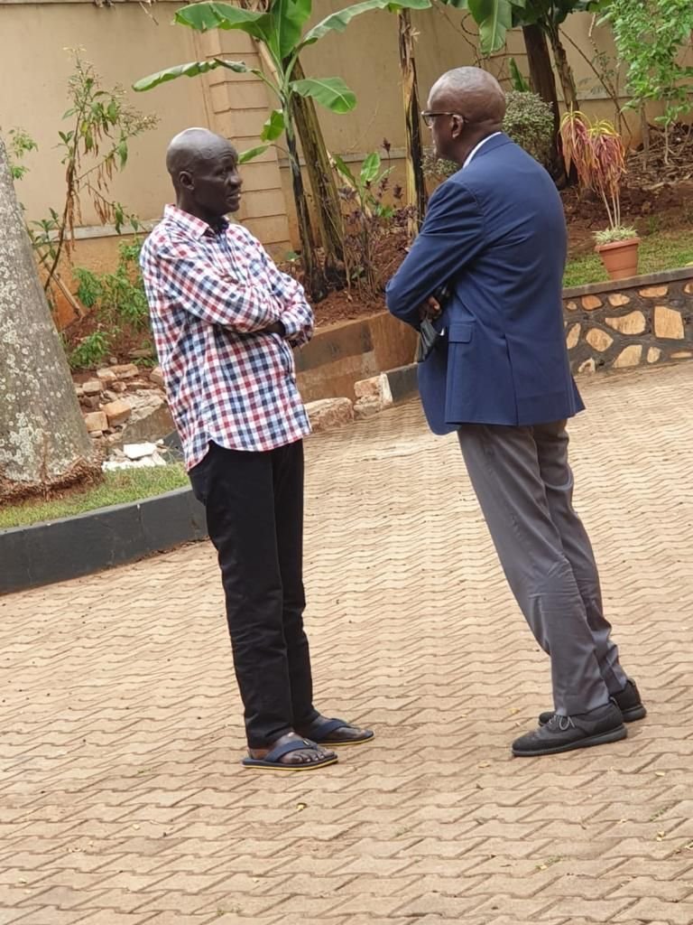 Henry Tumukunde (@tumukunde_) on Twitter photo Today in Kashari, we laid to rest an old comrade & dear friend, John Kazoora. From the volatile days at <a href="/Makerere/">Makerere University</a>, through the battlefields, to the corridors of <a href="/Parliament_Ug/">Parliament of Uganda</a> - Kazoora gave his all to every mission that came his way. If it mattered, it mattered./1 Today in Kashari, we laid to rest an old comrade & dear friend, John Kazoora. From the volatile days at <a href="/Makerere/">Makerere University</a>, through the battlefields, to the corridors of <a href="/Parliament_Ug/">Parliament of Uganda</a> - Kazoora gave his all to every mission that came his way. If it mattered, it mattered./1