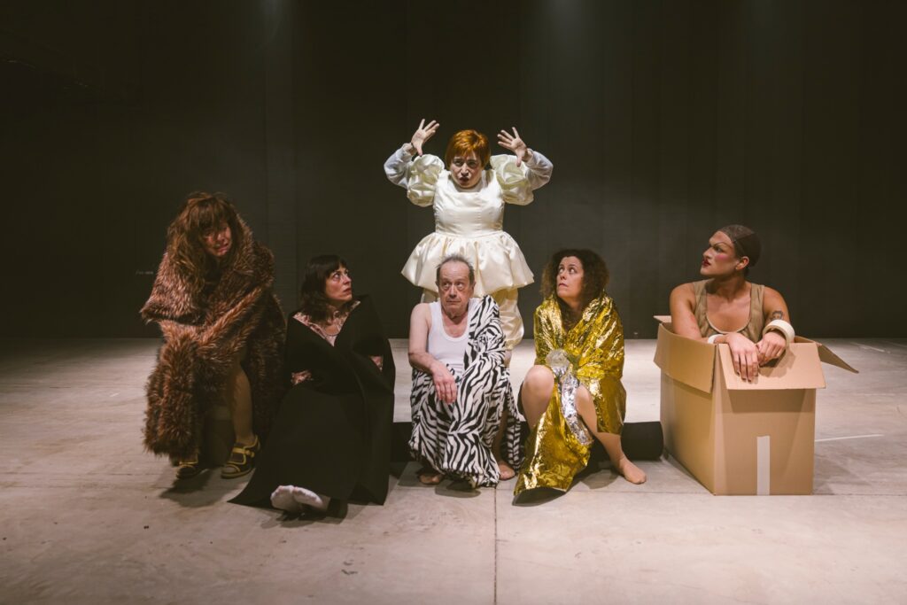 Entreacte (@entreacte_) on Twitter photo Cabaret per a il·luminats, llibreria per a bojos✨
🤡'Opereta imaginària' de <a href="/CentaureProd/">Centaure Produccions</a> a <a href="/fundaciobrossa/">Fundació Joan Brossa - Centre de les Arts Lliures</a>
📚 El nou projecte llibreter de <a href="/ferranutzet/">Ferran Utzet</a>
L'actualitat de la setmana a l'#auca del <a href="/ManelPiM/">Manuel Pérez i Muñoz</a>
👉 entreacte.cat/entrades/opini… Cabaret per a il·luminats, llibreria per a bojos✨
🤡'Opereta imaginària' de <a href="/CentaureProd/">Centaure Produccions</a> a <a href="/fundaciobrossa/">Fundació Joan Brossa - Centre de les Arts Lliures</a>
📚 El nou projecte llibreter de <a href="/ferranutzet/">Ferran Utzet</a>
L'actualitat de la setmana a l'#auca del <a href="/ManelPiM/">Manuel Pérez i Muñoz</a>
👉 entreacte.cat/entrades/opini…