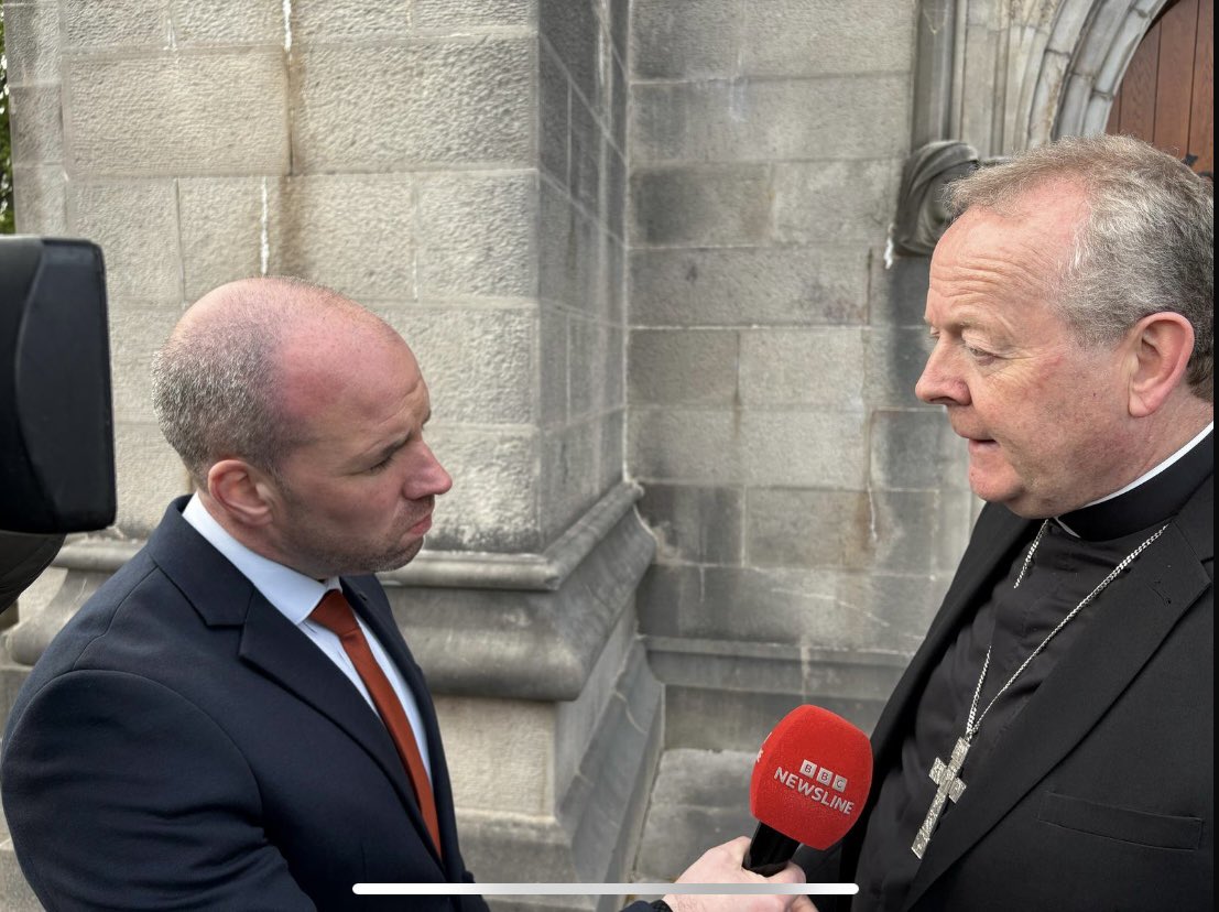 CatholicBishops's tweet image. Before the Memorial Mass for Pope Francis RIP in St Patrick’s Cathedral #Armagh, @ArchbishopEamon Martin and Fr Barry Matthews greet parishioners and media. 

Please pray for repose of the soul of Pope Francis 🙏

Ar dheis Dé go raibh a hanam dílis.