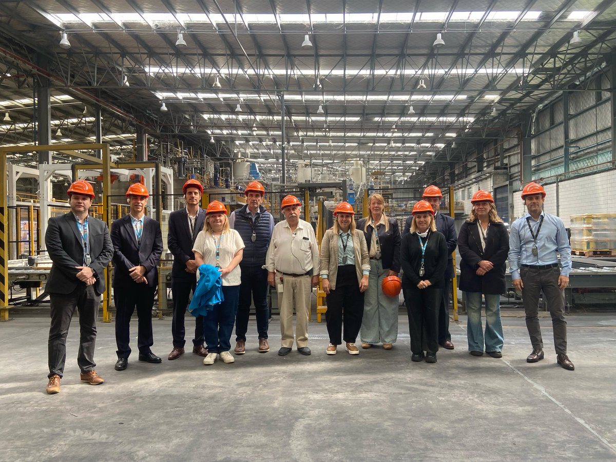 Sol Rodriguez (@solcisrod) on Twitter photo Hoy recibimos en nuestra planta de <a href="/Sinteplast/">Sinteplast</a> en Ezeiza a un grupo de diputados nacionales de distintos espacios, a quienes agradezco profundamente la visita y el interés por conocer de cerca cómo trabaja la industria.
Durante la recorrida, pudieron apreciar de primera mano la Hoy recibimos en nuestra planta de <a href="/Sinteplast/">Sinteplast</a> en Ezeiza a un grupo de diputados nacionales de distintos espacios, a quienes agradezco profundamente la visita y el interés por conocer de cerca cómo trabaja la industria.
Durante la recorrida, pudieron apreciar de primera mano la