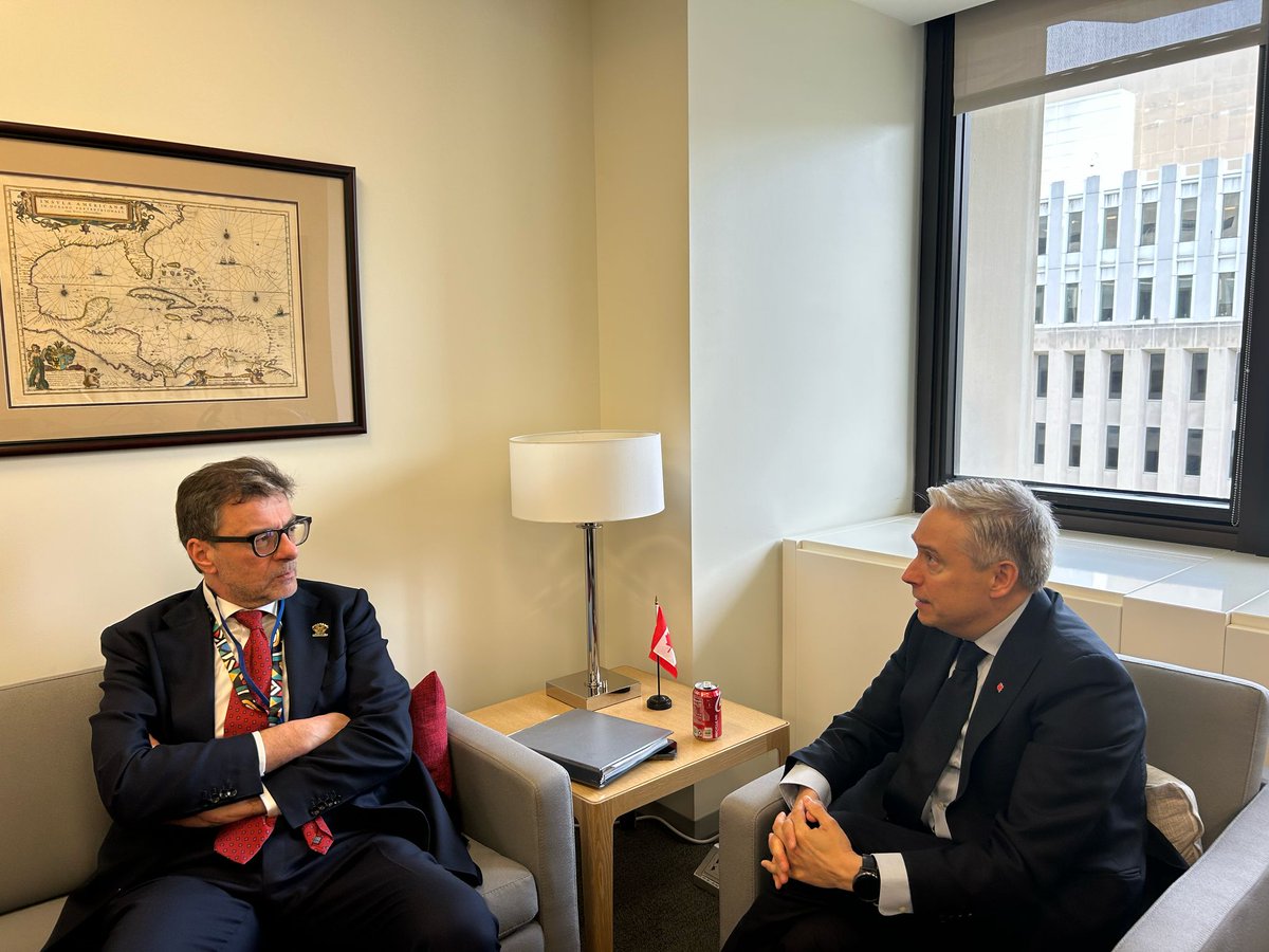 MEF (@mef_gov) on Twitter photo 🇮🇹🇨🇦 Incontro cordiale tra il ministro Giorgetti e il ministro canadese Philippe <a href="/FP_Champagne/">François-Philippe Champagne (FPC) 🇨🇦</a>. In un clima molto informale e amichevole i due ministri hanno affrontato temi di attualità e di economia anche in vista del prossimo appuntamento del #G7 in Canada. 🇮🇹🇨🇦 Incontro cordiale tra il ministro Giorgetti e il ministro canadese Philippe <a href="/FP_Champagne/">François-Philippe Champagne (FPC) 🇨🇦</a>. In un clima molto informale e amichevole i due ministri hanno affrontato temi di attualità e di economia anche in vista del prossimo appuntamento del #G7 in Canada.
