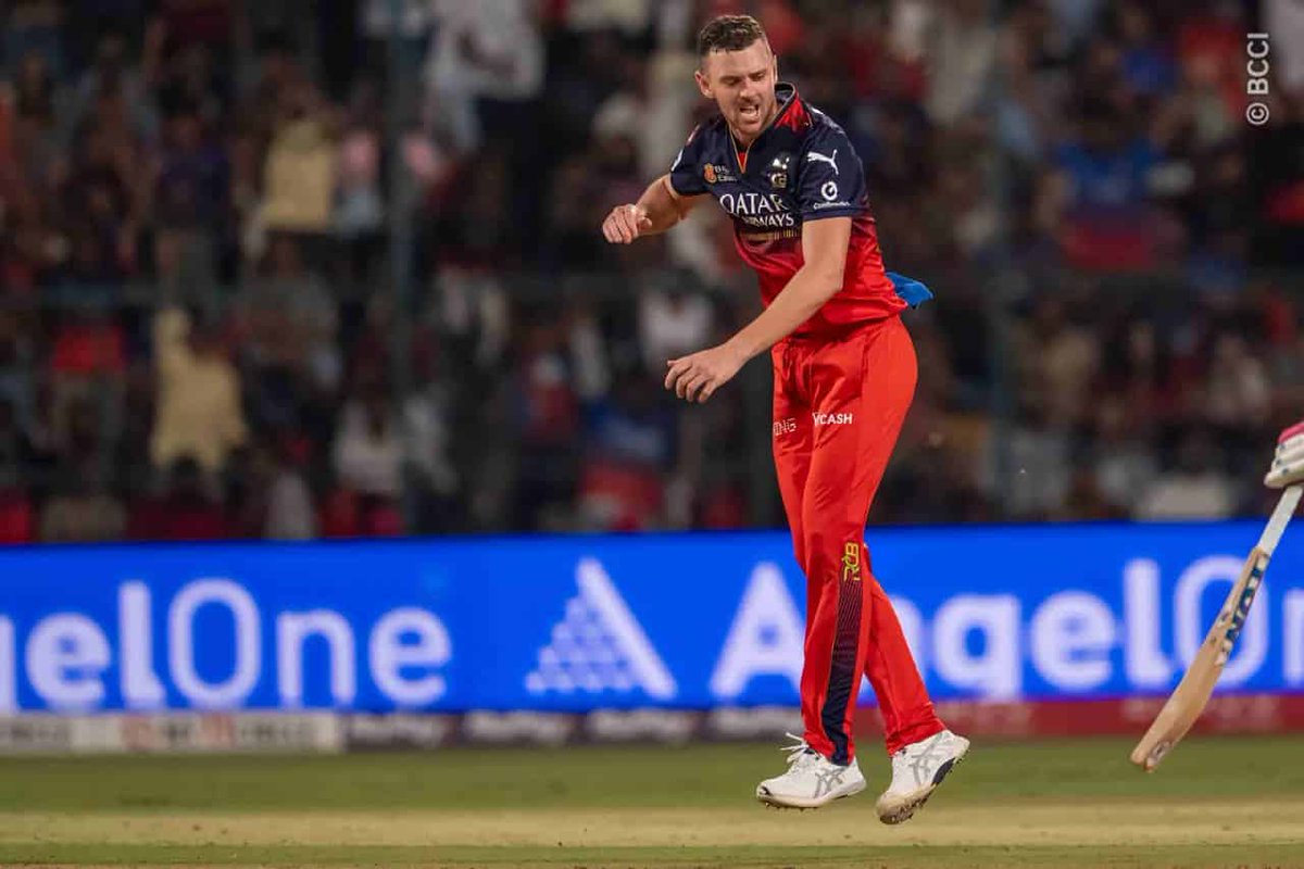 CricCrazyJohns's tweet photo. HAZLEWOOD WON THE PLAYER OF THE MATCH AWARD...!!!!

- One of the best spell in this season 🥇 https://t.co/o3cv1Bsyd0
