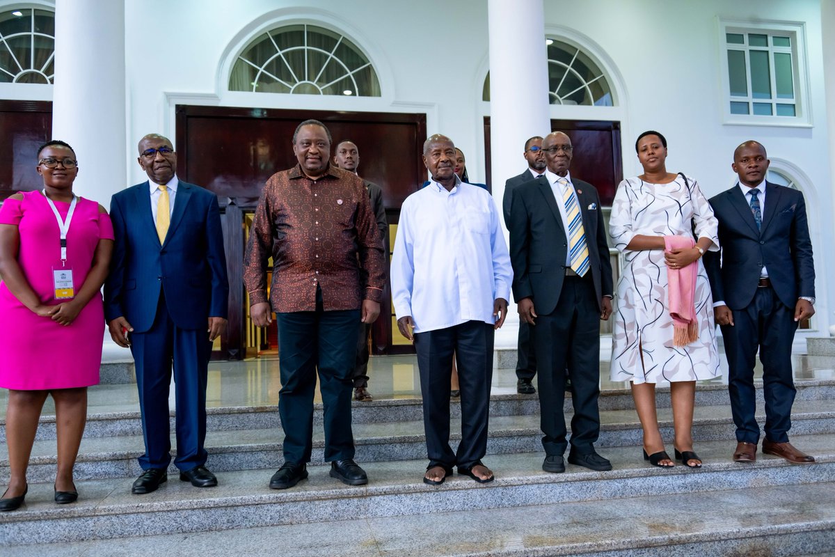 Former Kenyan President Uhuru Kenyatta paid me a courtesy call at State House, Entebbe this evening. He was here for the Guild Leaders’ Summit at Makerere University. I was pleased to hear that these students are keen on what the NRM has been preaching: the four principles of