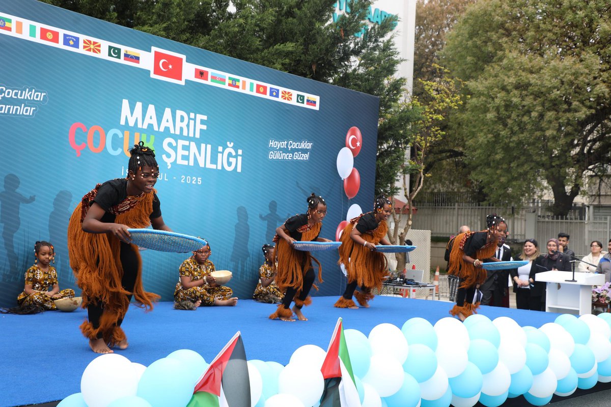 🌍 Türkiye Maarif Vakfı olarak 23 Nisan Ulusal Egemenlik ve Çocuk Bayramı’nı, 12 farklı ülkeden gelen öğrencilerimiz ve öğretmenlerimizin katılımıyla gerçekleştirdiğimiz Maarif Çocuk Şenliği ile coşku ve heyecan içinde kutladık.

Renkli sahne performanslarıyla kültürlerin