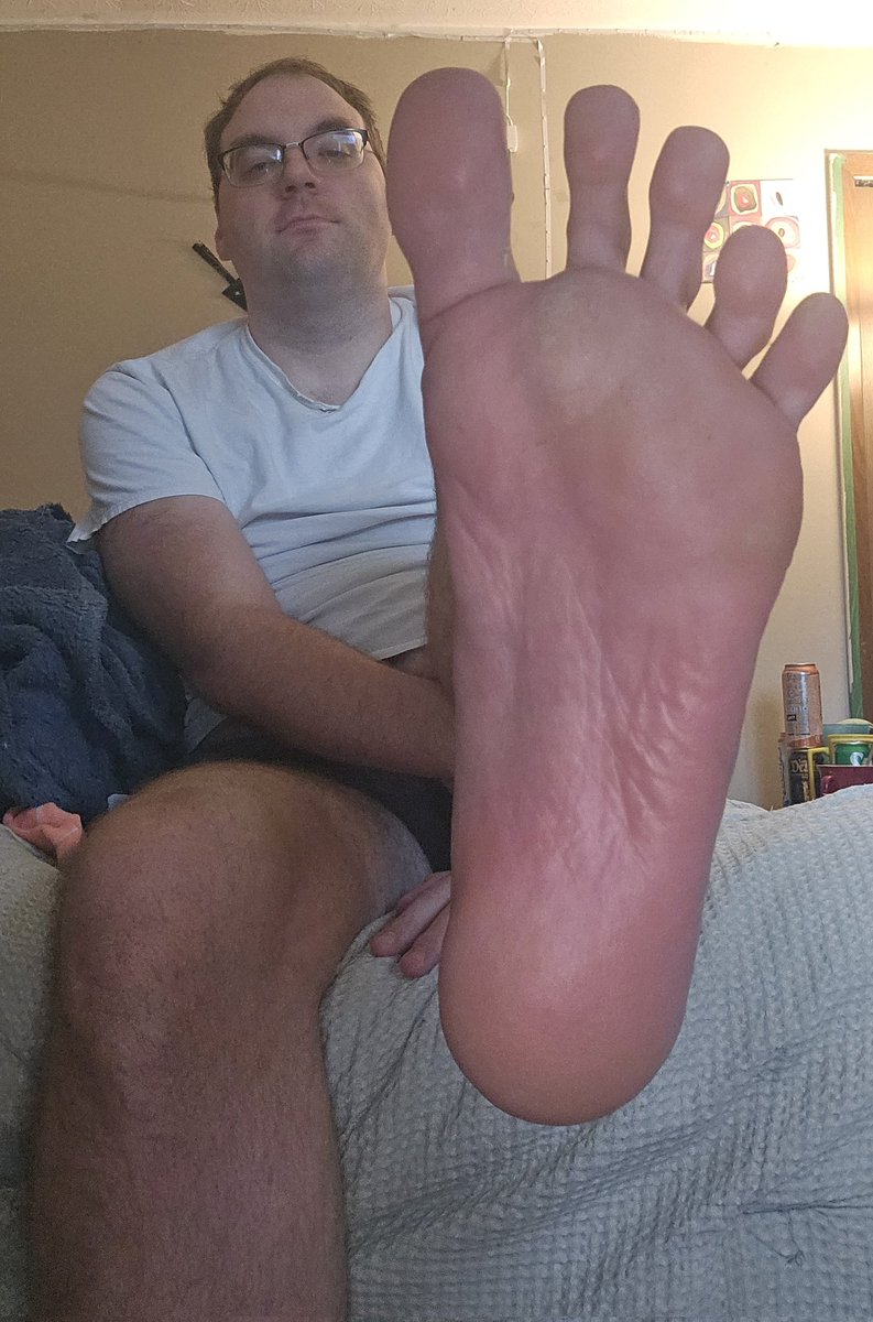 GiantNerdyFeet's tweet photo. Think of my foot as a giant hand coming to grab your wallet. 
#findomdrain #findomsonly #findomfeet https://t.co/478hB9c4v8