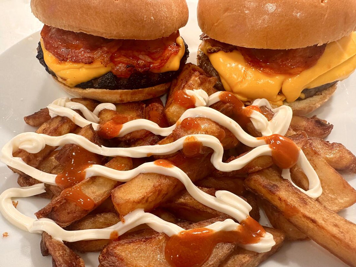 gamefamex's tweet photo. Chorizo Cheeseburgers
๐ https://t.co/yaEStox73k
#ad #ChorizoCheeseburger #FoodieDelight #GrillingTime #BurgerLovers #TastyTreats #foodie #burgers #cooking #fastfood #trending #sandwiches #yum #foodpoll https://t.co/0JnO32DGLa