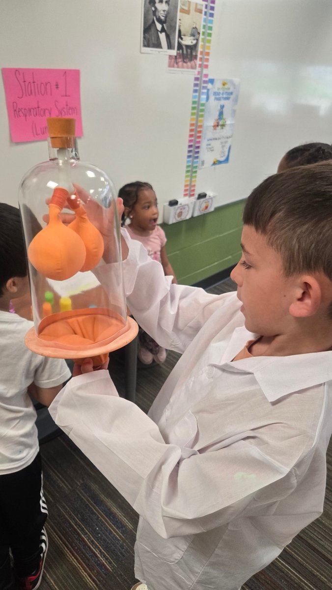 CF_CAPS's tweet photo. Preschool Field Day today @NorthCedarCF. 2nd graders set up 10 interactive, learning stations for their preschool friends on the human body.
Fun to see the excitement & pride in the 2nd graders as they lead the stations they designed. #BigsWithLittles
#PreparingforPurpose https://t.co/B4jUIFrZws
