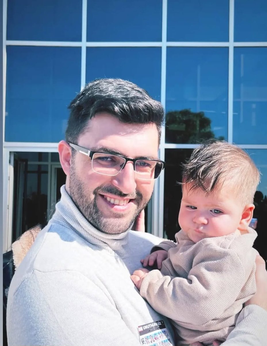 hayalin_annesii's tweet photo. İsias davasında bizlerle birlikte omuz omuza yürüyen,
çocuklarımızı kendi evladı gibi gören,
acıya ve adaletsizliğe karşı gönüllü savaşan Yiğit Gökçehan Koçoğlu…

Ve ne acıdır ki, o gözaltı kararını
tam da Adıyaman Adliyesi'nde, Şampiyon Melekler için adalet mücadelesi verirken öğrendi.
Bir baba gibi savunduğu çocukların, kardeş gibi sahip çıktığı gençlerin davasında,
adalet uğruna mücadele ederken…
Yanındayız, yalnız değilsin! @ygokcehank