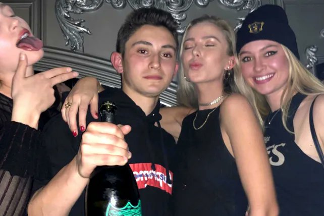 AlexMasonCrypto's tweet image. He was 15.

Stole $24 million in crypto.

Blew it on escorts, nightclubs, and Rolexes.

Then the FBI came knocking.

The most insane SIM swap scam you&apos;ve never heard of 🧵👇