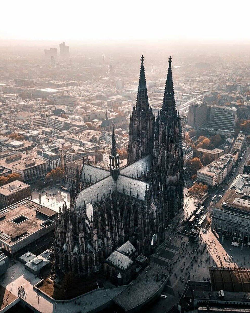 La iglesia más impresionante de todos los países de Europa: 🧵

1. Alemania: Catedral de Colonia (1880) 🇩🇪